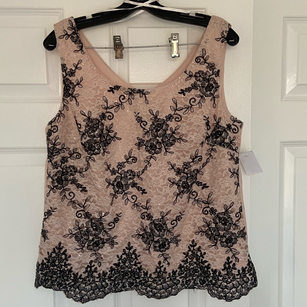 NWT LE Bos Pink and Black Embroidered Sleeveless Blouse